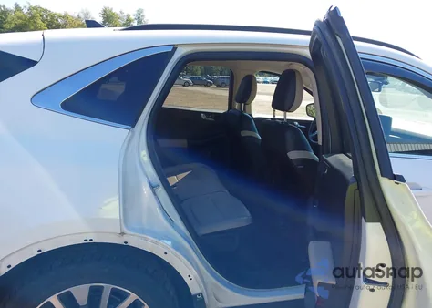 2020 Ford Escape Titanium z USA, uszkodzony, nr VIN 1FMCU9J98LUB15425